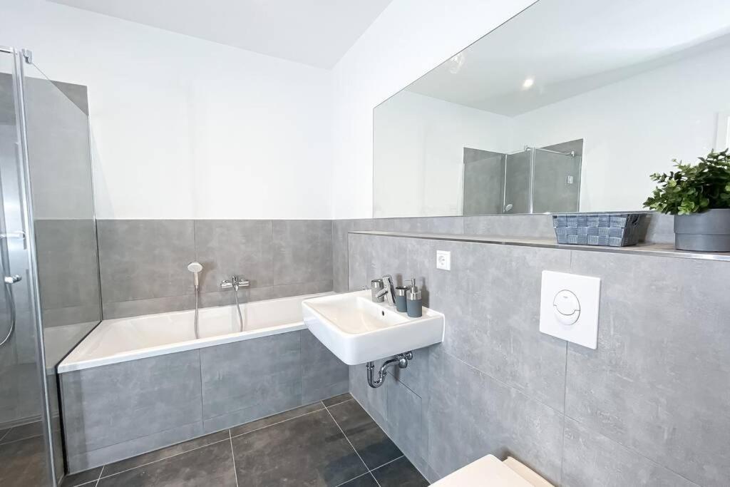 Modernes Luxus-Apartment Im Leipziger Zentrum Luaran gambar